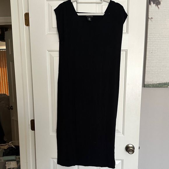 Adrienne Vittadini Dresses & Skirts - Adrienne Vittadini Classic Black Midi Dress